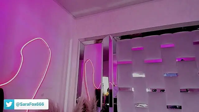 Sara_Foxx1 webcam