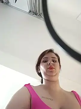 AdelinaJude webcam