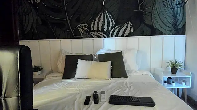 Skarlet_Kiss webcam