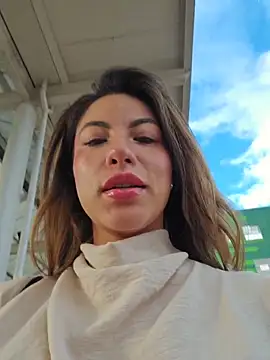 karen_san_miguel (Ask my age) - Bra off in mall + suprise 🥵