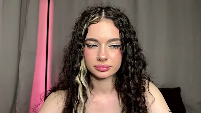 moonfaairy (F teen) - booty tease show