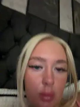 vanillaheavennn (F young) - Show off boobs 2 mins ;)