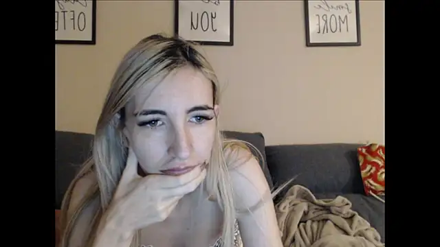 BarbieBlondieGirl webcam