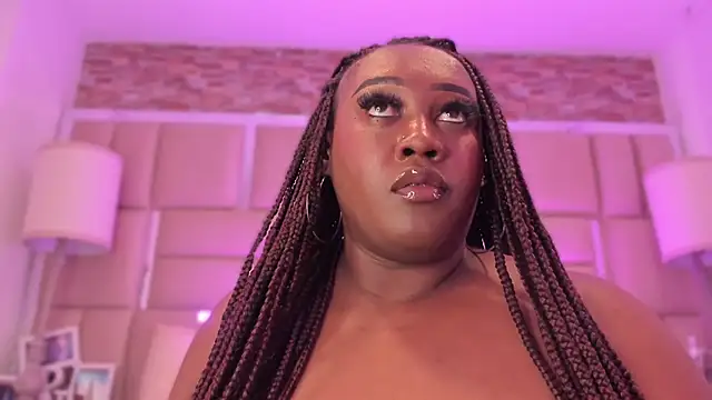 ShaniaBrownn webcam
