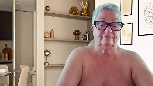 Mystery-Grandmother webcam