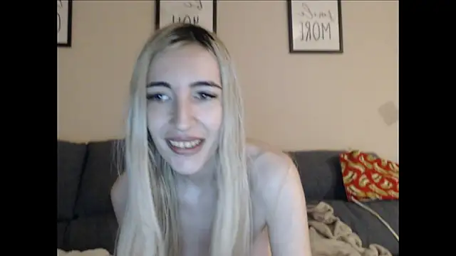 BarbieBlondieGirl webcam