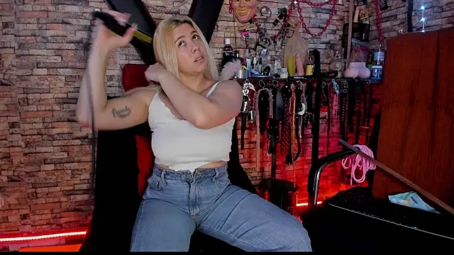 Liltildeman_moon webcam