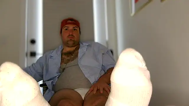 ChubbyGayBigFeet webcam