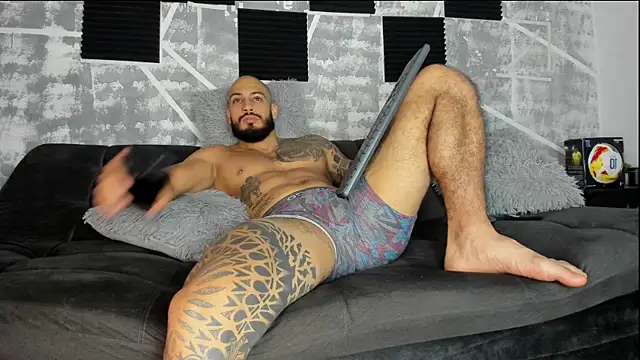 leonidas_18k webcam
