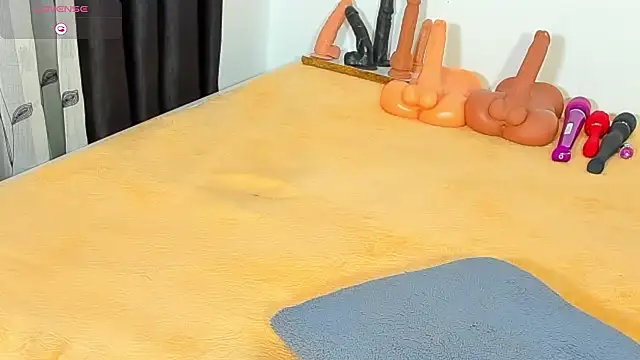 CREAMY_BUBBLEGUM webcam