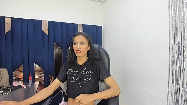 Aisha_hotts777 webcam