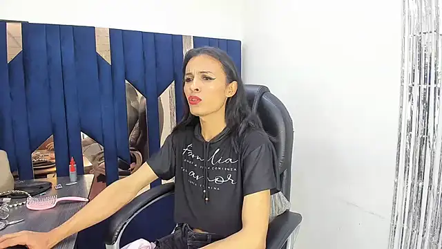 Model: Aisha_hotts777