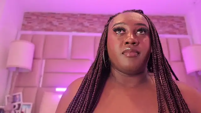 ShaniaBrownn webcam
