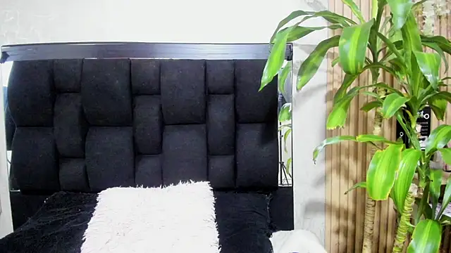 LesliePetit webcam