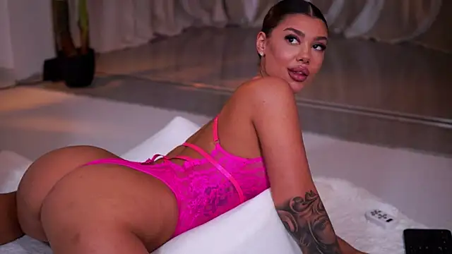 NatyDesiree live sex cam