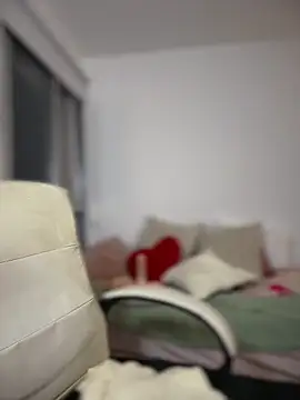 horny_roomiess webcam