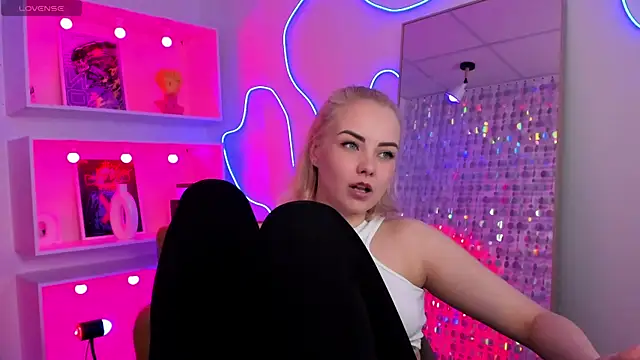 stephaniesweety - StephanieSweety's free webcam - UK Sex Cams