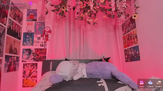 MissCurvyTop webcam