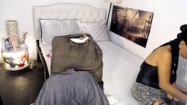 NinaDOM4CUM webcam