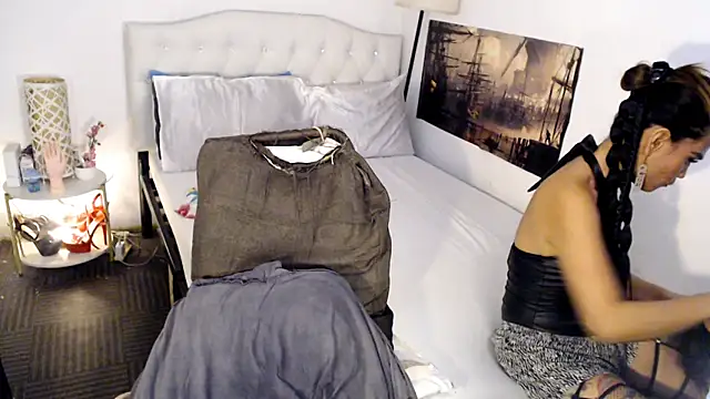 NinaDOM4CUM webcam