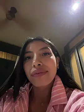 Tiffany_Low webcam