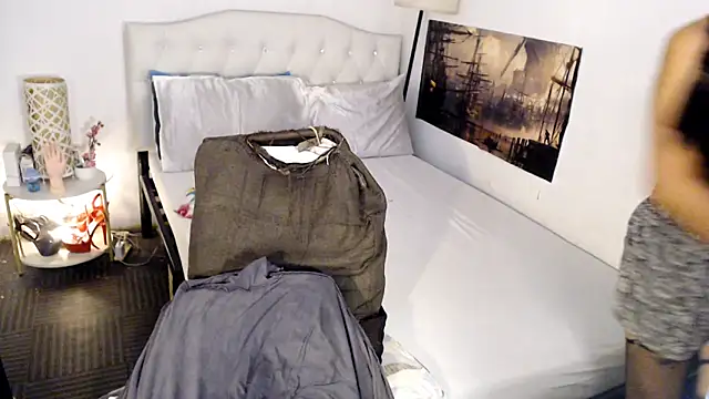 NinaDOM4CUM webcam
