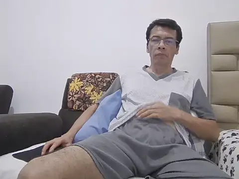 skinnylatino51 webcam