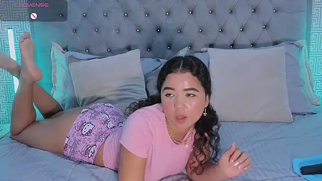 Evaa_Lunna_ webcam