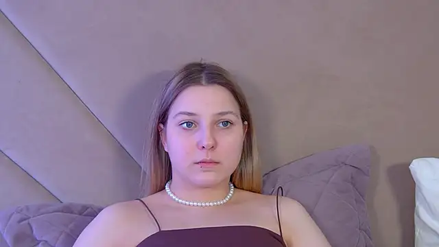 TinnaBurton webcam