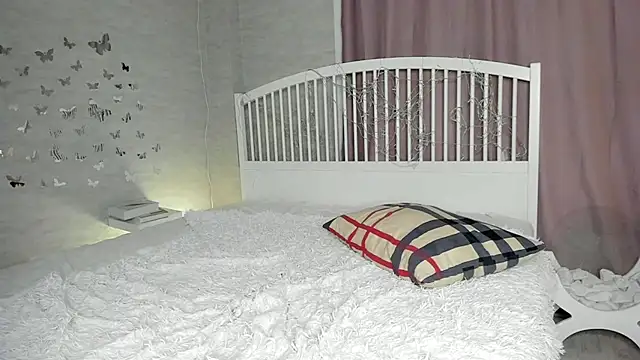 YvonneRobes webcam