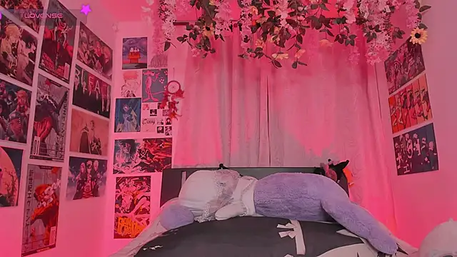 MissCurvyTop webcam