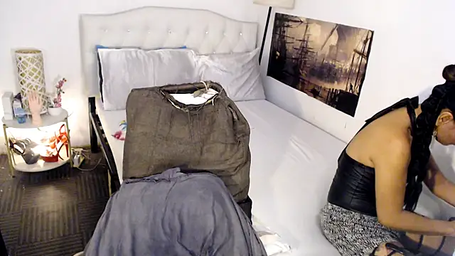 NinaDOM4CUM webcam