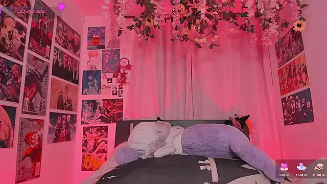 MissCurvyTop webcam