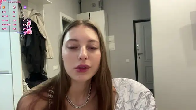 selena_favn webcam