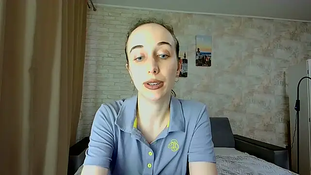 Anika_bloom webcam