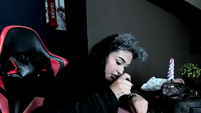 NaomySakura webcam