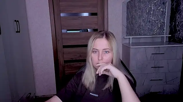 Kristy-Max webcam
