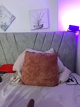 Wild_lilhyy webcam
