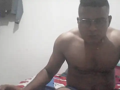 SaucyAffair0 webcam