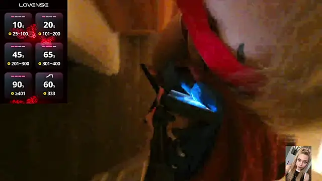 Blondiewithanass webcam