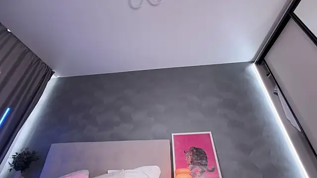 GlossyVixen webcam