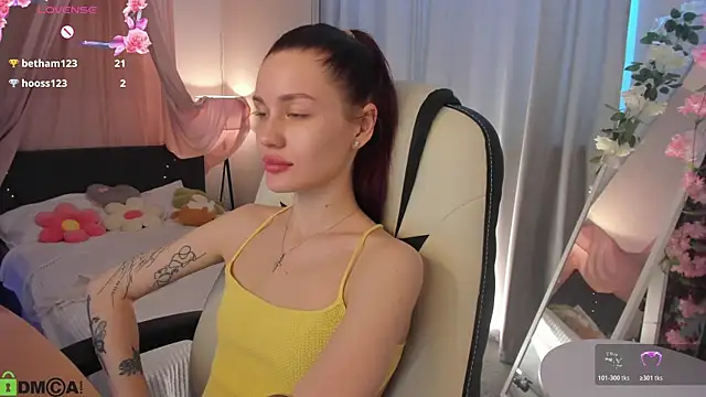 Aria_Mila webcam
