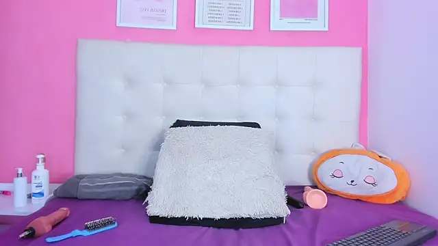 macarena_05 (T young) - play with your tits👅