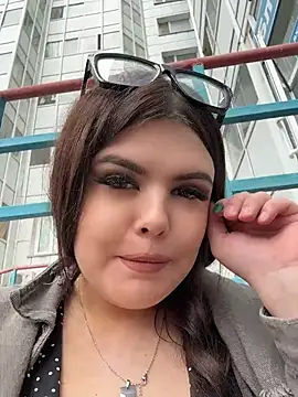 amelliadiamond (Ask my age) - 2 fingers in my pussy
