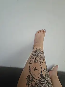 PinkNailsLive webcam
