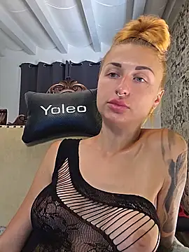 kylie_blck (F young) - SpreadPussy+1Pic