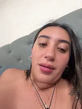 hannahoff (F young) - My friend sucks my tits while I'm naked.