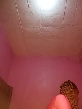 sexy_prettytiff (F young) - Spit on pussy  and finger it and squirt
