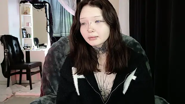 lein_bone (F teen) - Take off my panties