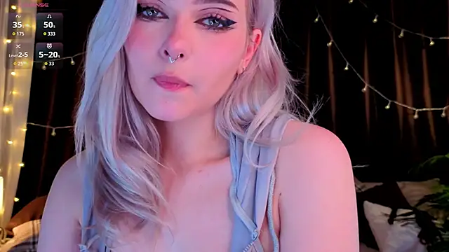 ShyniAlice Live Webcam on Stripchat